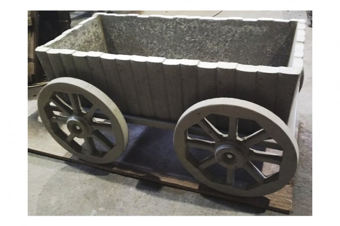 Вазон «Телега»